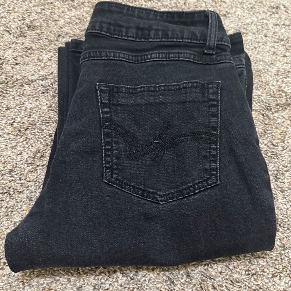 Wrangler Women's Black Bootcut Jeans with Subtle Pocket Stitching